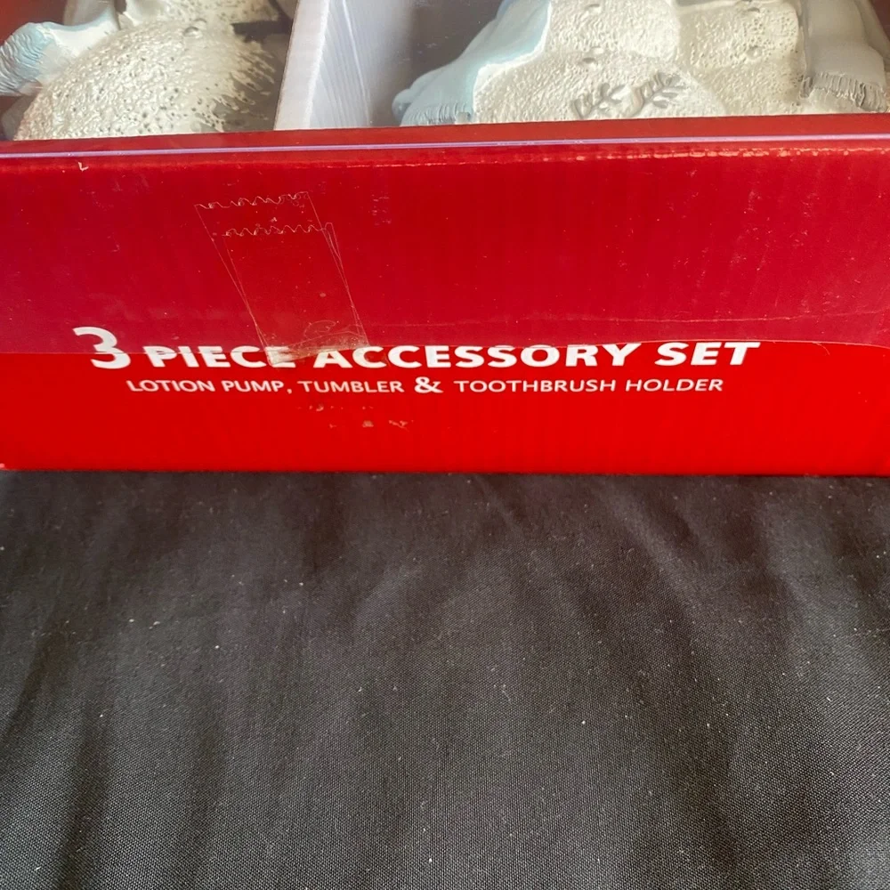 NEW Holiday 3 piece bath accessories set